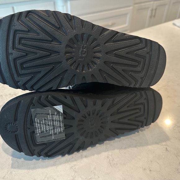 New (no box) Classic Ugg gem mini - Picture 8 of 10